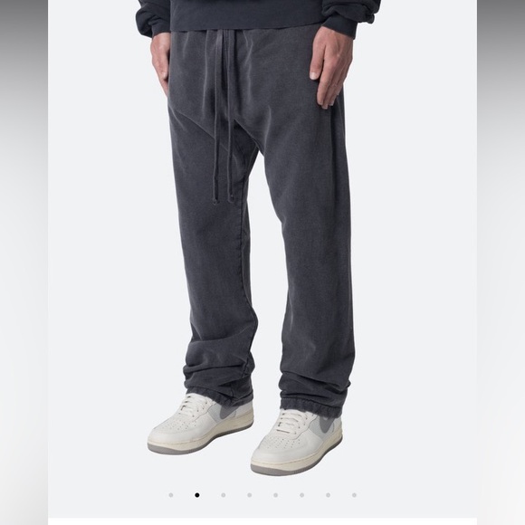 MNML Relaxed Everyday Sweatpants - Picture 2 of 4